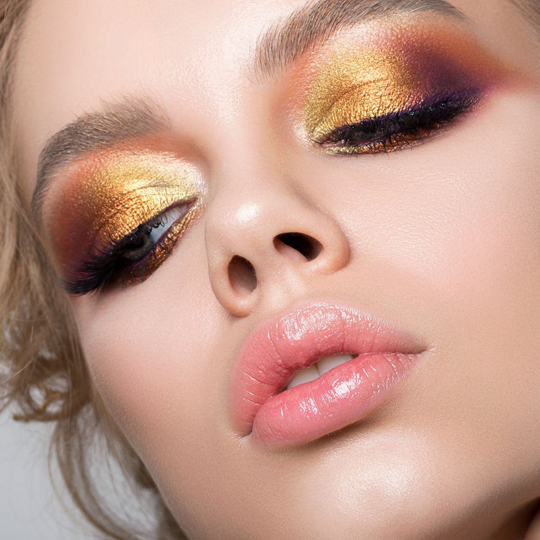 Metallic Eyeshadow Liquid - Gold Eyeshadow by Poshmellow