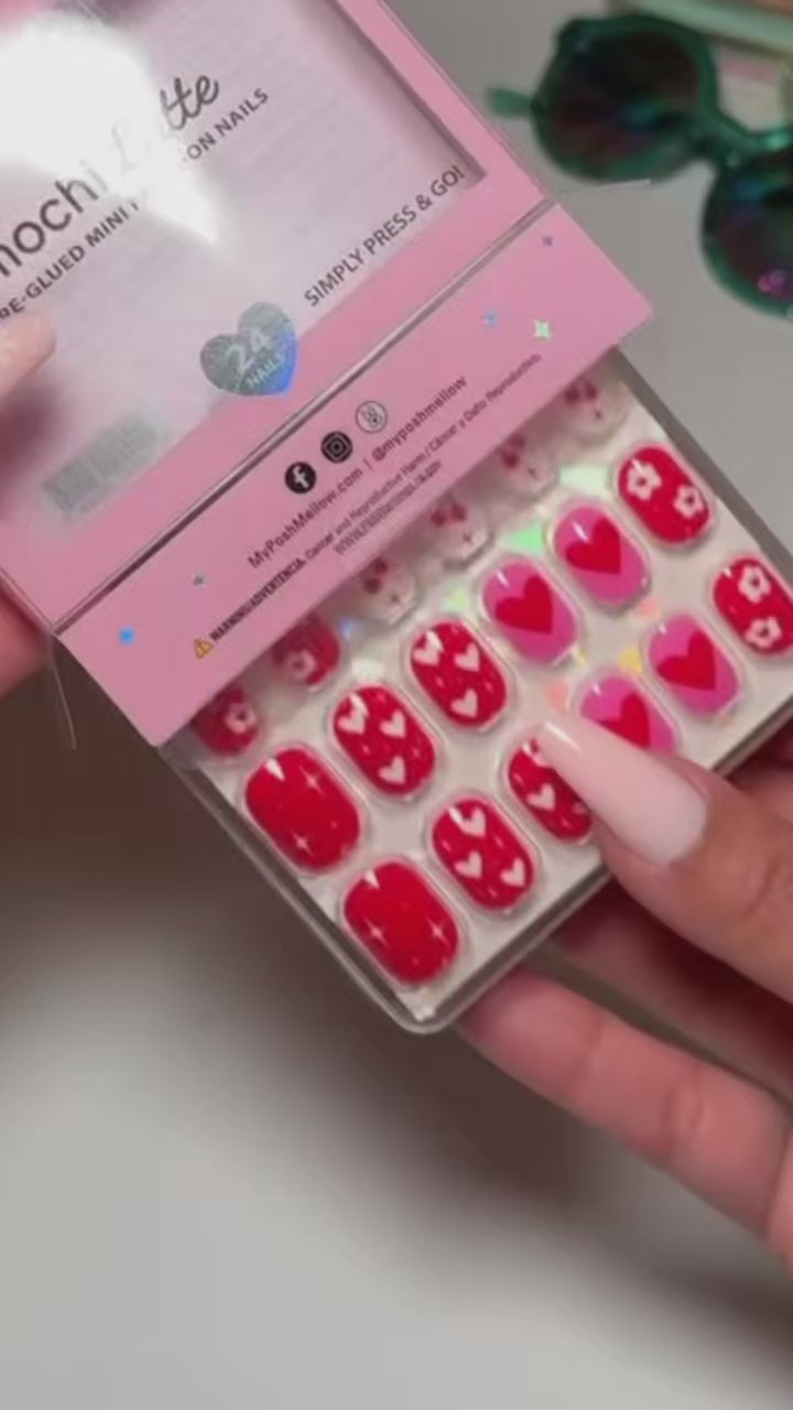 Mochi Latte Mini Pre-Glued Nails: Flowers and Hearts 65408